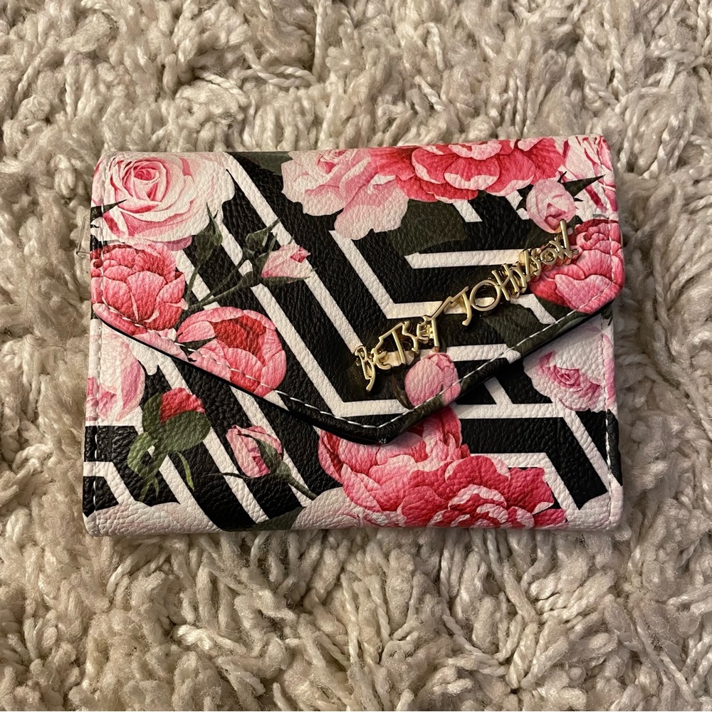 💕Betsey Johnson Tri-Fold Wallet